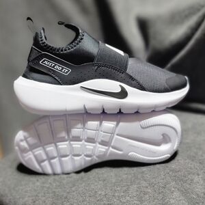 Nike Flex Runner 4 kids' slip-on running shoes. 3.5Y